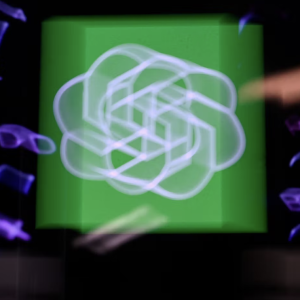 Le chercheur Stuart Russell alerte sur les dangers des intelligences artificielles et appelle à une régulation rapide