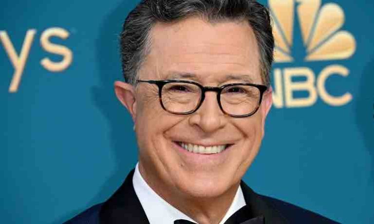 Le comédien américain Stephen Colbert accuse CBS de censurer une interview politique sous pression de la FCC