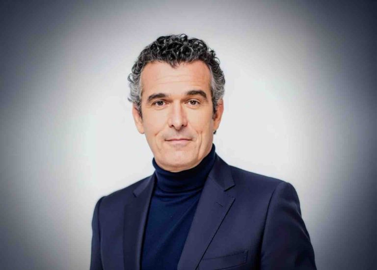 Le journaliste Olivier Ravanello rejoint LCP