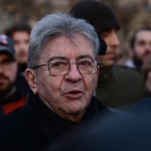 Mélenchon fustige le traitement médiatique après l’affaire Quentin Deranque
