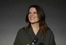 Neve Campbell célèbre les 30 ans de «Scream» à Paris