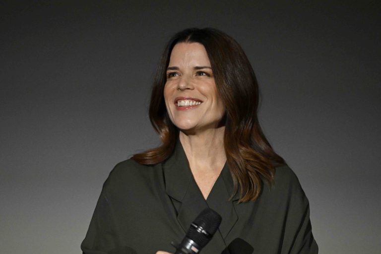 Neve Campbell célèbre les 30 ans de «Scream» à Paris