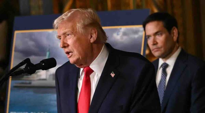 Donald Trump accentue la pression sur les médias américains