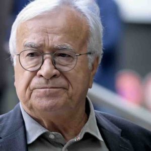 Le chroniqueur Jean-Claude Dassier écarté de CNews et Europe 1 après des propos controversés