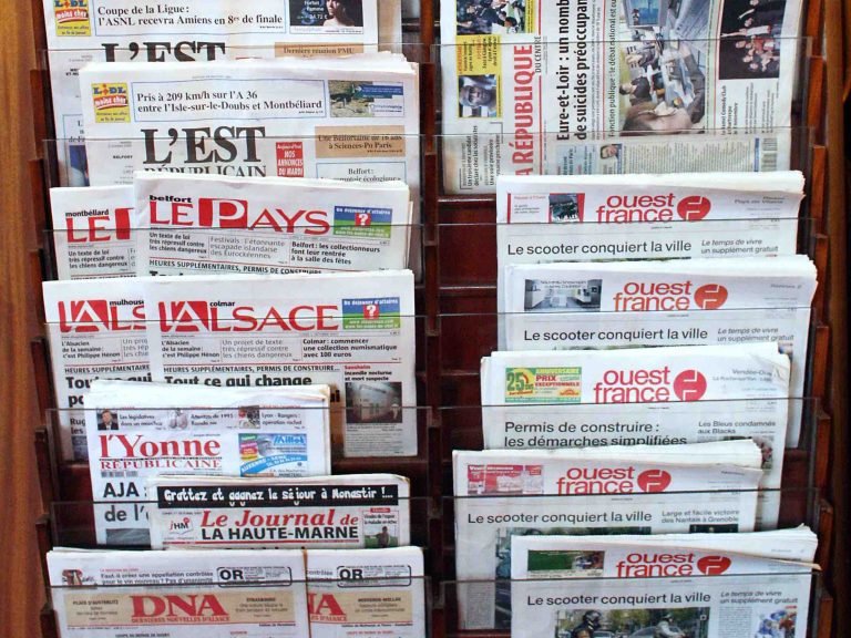 Médias locaux en danger : RSF tire la sonnette d’alarme