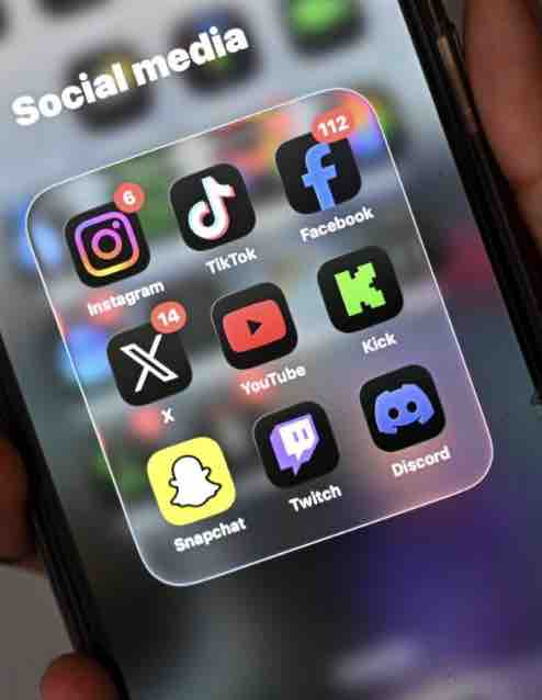 Plus de 350 chercheurs réclament un moratoire sur la vérification de l’âge en ligne