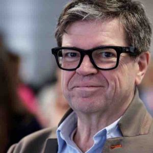 Yann LeCun lève 890 millions d’euros pour sa startup d’IA