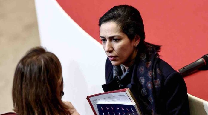 Cyberproxénétisme: Sarah El Haïry saisit l’Arcom et la Commission européenne après une enquête sur TikTok