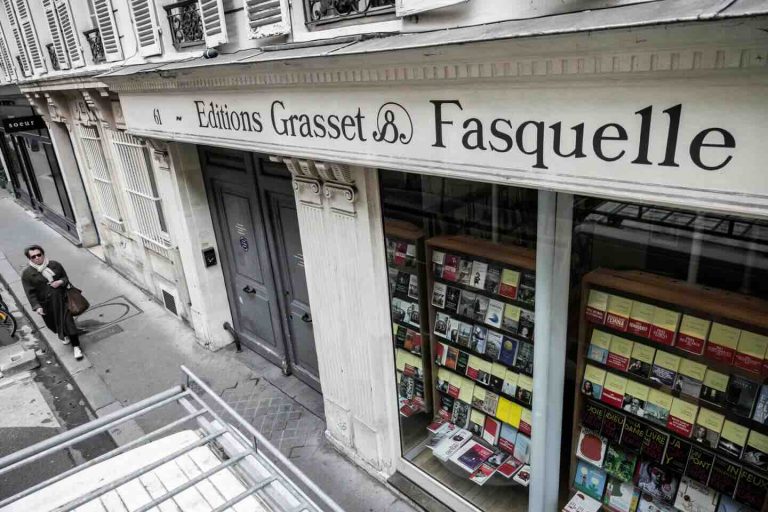 Édition jeunesse: près de 80 auteurs de Grasset défendent la «liberté de création» après le départ du PDG