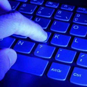 Forte hausse des demandes de retrait de contenus pédopornographiques en 2025, selon l’Arcom