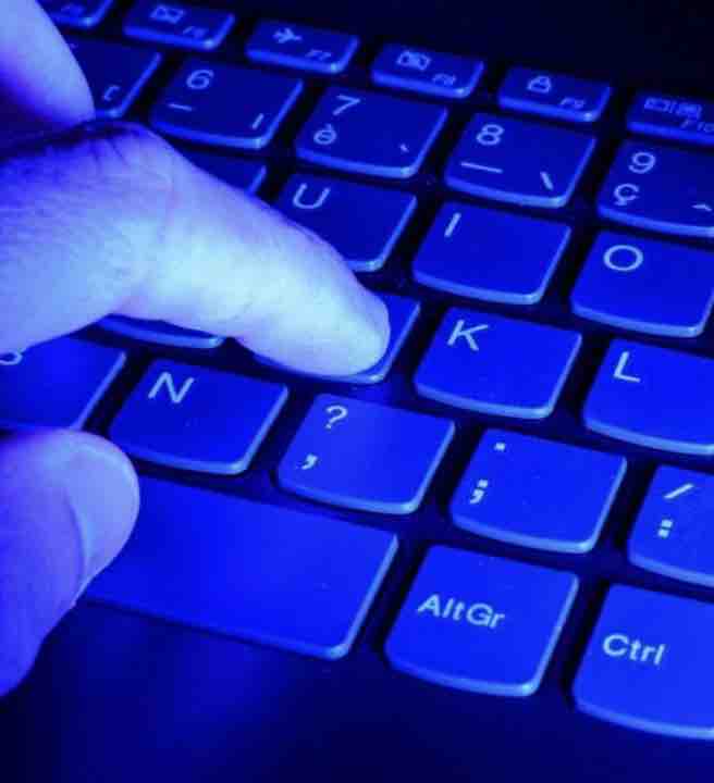 Forte hausse des demandes de retrait de contenus pédopornographiques en 2025, selon l’Arcom