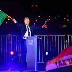 Hongrie : le vainqueur des élections veut suspendre l’information des médias publics