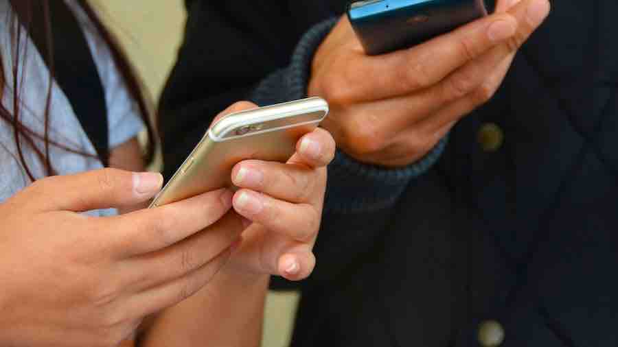 L’Indonésie met en demeure Google et Meta pour non-respect de l’interdiction des réseaux sociaux aux mineurs