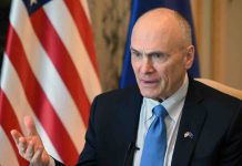 L’ambassadeur américain met en garde l’Europe contre des restrictions sur l’intelligence artificielle