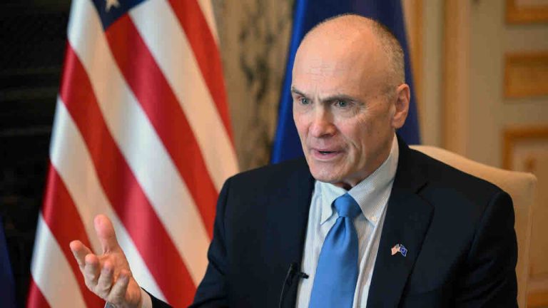 L’ambassadeur américain met en garde l’Europe contre des restrictions sur l’intelligence artificielle