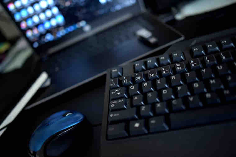 Le Royaume-Uni alerte les entreprises sur les risques cyber liés à l’IA