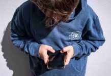 Mineurs et réseaux sociaux : vague mondiale de restrictions