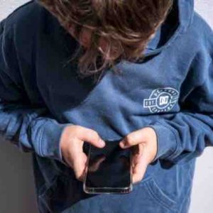 Mineurs et réseaux sociaux : vague mondiale de restrictions