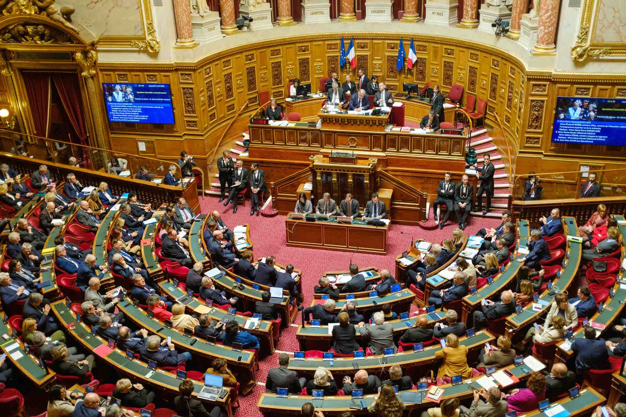 Réseaux sociaux : le Sénat vote une interdiction encadrée pour les moins de 15 ans