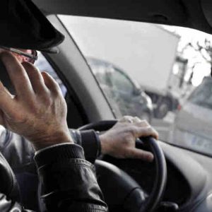 Sécurité routière: la suspension du permis pour téléphone au volant s’étend