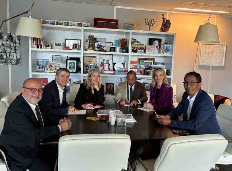 France Médias Monde s’engage aux côtés de Madagascar pour renforcer les médias et l’éducation à l’information