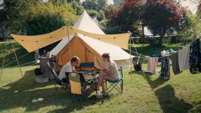 France Télévisions retrace un siècle de camping dans un documentaire raconté par Franck Dubosc et Karin Viard prochainement sur France 3 et sur france.tv