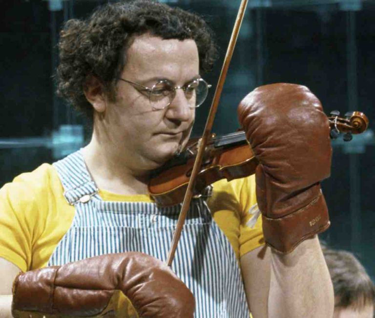 Paris Première consacre une soirée hommage à Coluche le 19 juin 
