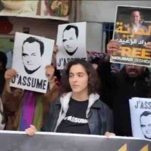 Tunisie : reprise du procès en appel de deux chroniqueurs, au cœur des inquiétudes sur la liberté de la presse