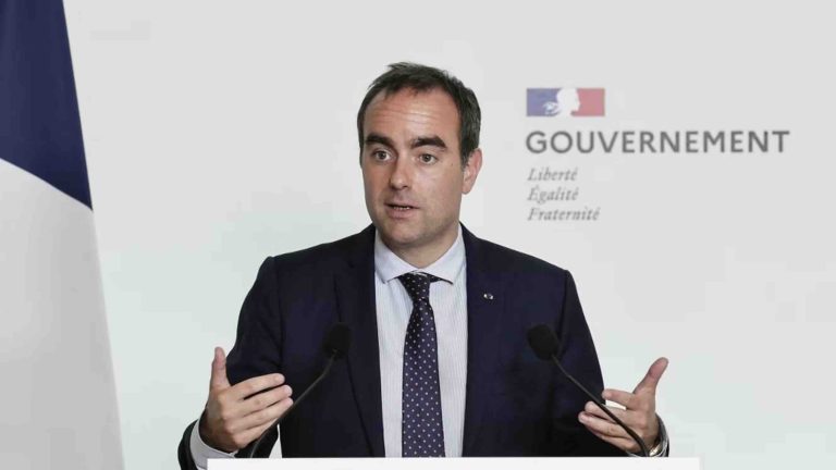 Éducation : le gouvernement introduit un enseignement hebdomadaire sur l’IA au lycée
