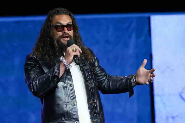 Jason Momoa au sommet de sa carrière entre blockbusters et nouveaux défis