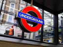 Londres : procès de deux jeunes hackers accusés d’une cyberattaque massive contre les transports