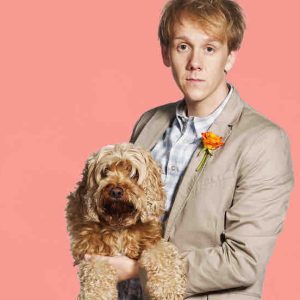 ARTE met en ligne l’intégralité de la série australienne «Please Like Me», l’autoportrait plein d’humour d’un jeune homme excentrique