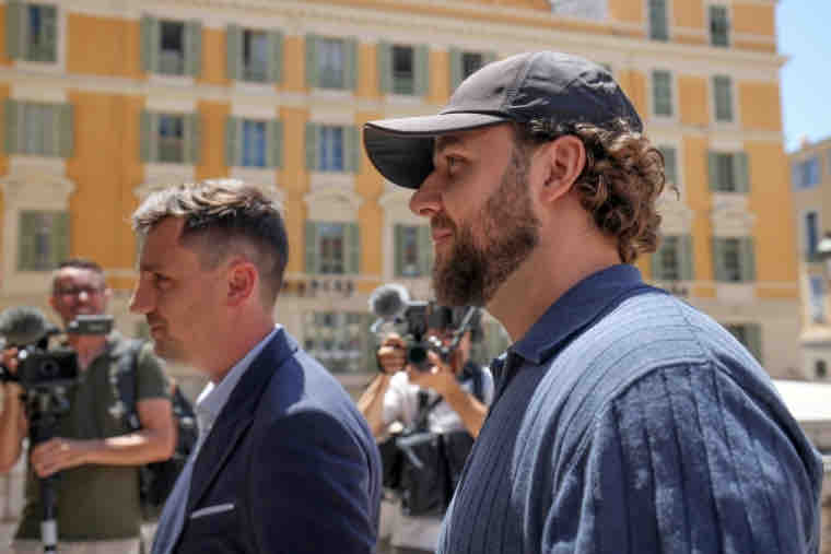 Violences en live : un bannissement numérique à vie requis contre deux streamers
