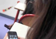 Lycées : le portable interdit dès la rentrée