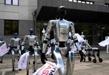 Pologne : des robots manifestent pour réclamer un encadrement de l’intelligence artificielle