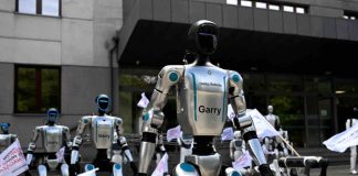 Pologne : des robots manifestent pour réclamer un encadrement de l’intelligence artificielle