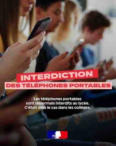 Téléphone au lycée : Emmanuel Macron défend l’interdiction et relance la question des réseaux sociaux