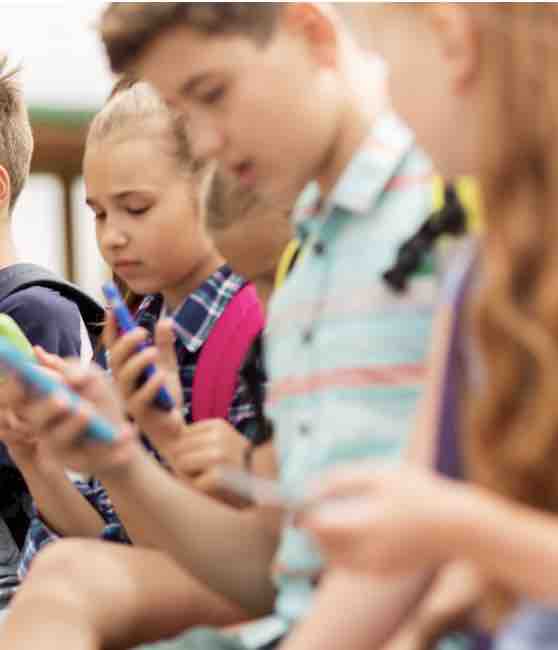 Smartphones : les offres se multiplient pour protéger les enfants
