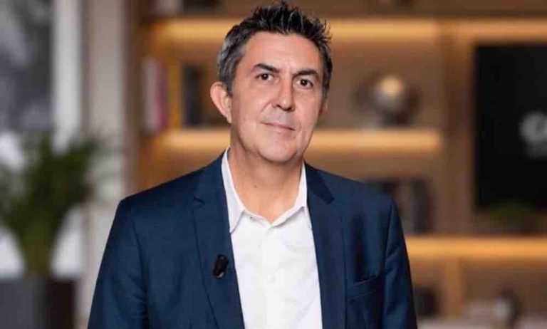 Présente dans près de 50 pays, l’App CANAL+ se transforme pour simplifier l’accès aux programmes et en faciliter la découverte. Le groupe y consacre plus d’un milliard d’euros par an et mobilise 6.000 experts.