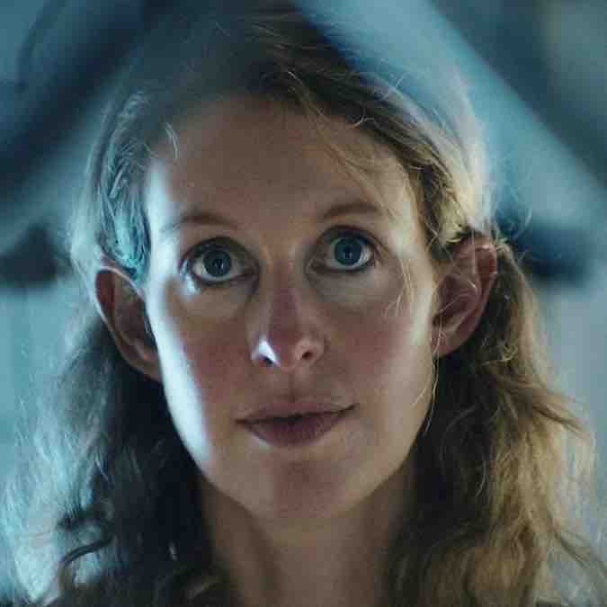 «You Can See Everything» : Elizabeth Holmes filmée avant son incarcération