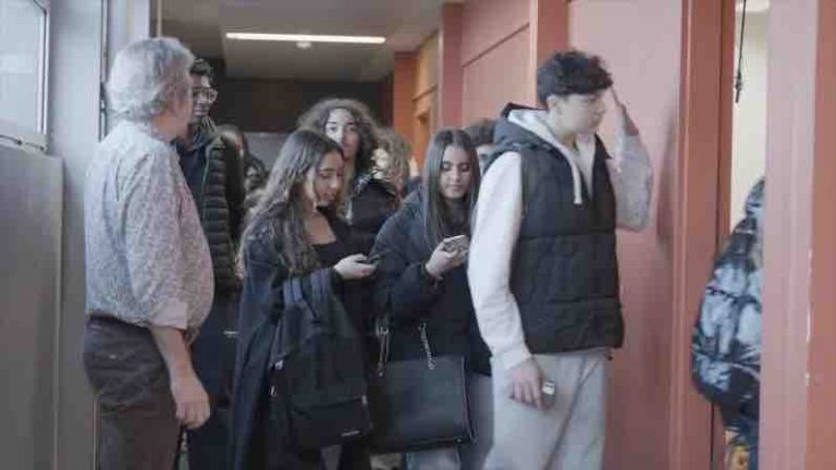 france.tv : «Lâche ton tel», un documentaire sur le sevrage numérique de lycéens dès le 16 octobre